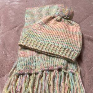 Women’s hat and scarf set
